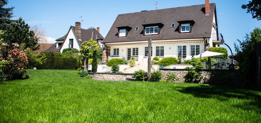 Une pelouse plus verte grâce à la fertilisation