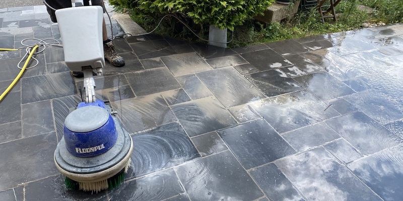 11 astuces pour nettoyer une terrasse en carrelage - Maniaques